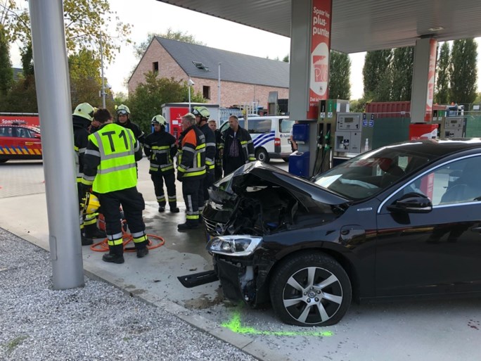 Bejaarde man in levensgevaar na botsing tegen paal in Edegem