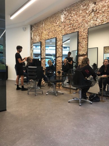BV-kapper Jochen Vanhoudt opent nieuw salon
