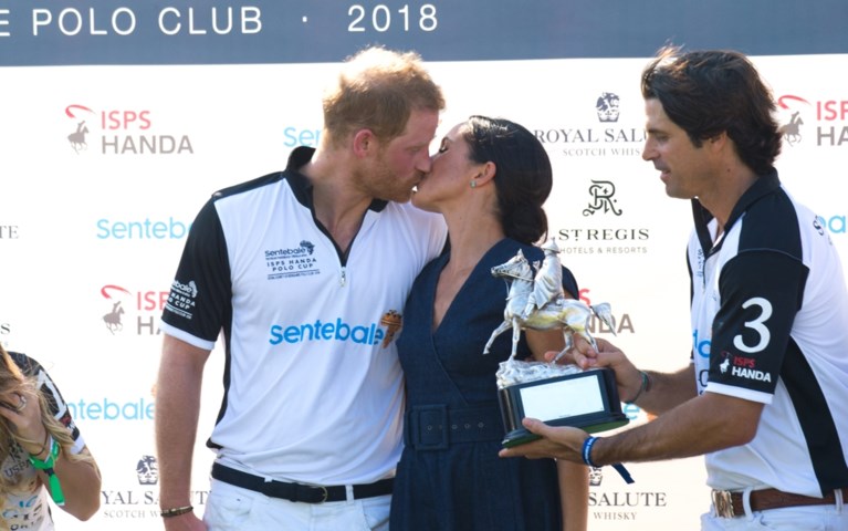 Prins Harry weigert al 20 jaar afstand te doen van deze armband, dit is waarom