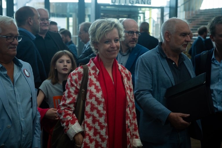 Antwerpse lijsten ingediend: Kris Peeters heeft zijn buik vol van “belachelijke” aanvallen De Wever