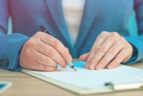 Nieuw op 1 oktober: boetes in Brussel, minder dagcontracten en een jongerenplatform
