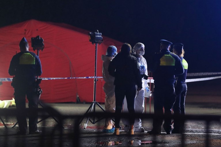 Lijk gevonden in brandende auto op Eilandje: parket start moordonderzoek