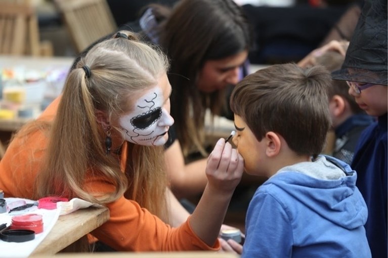 Zo doen pretparken je dit jaar sidderen en beven met Halloween