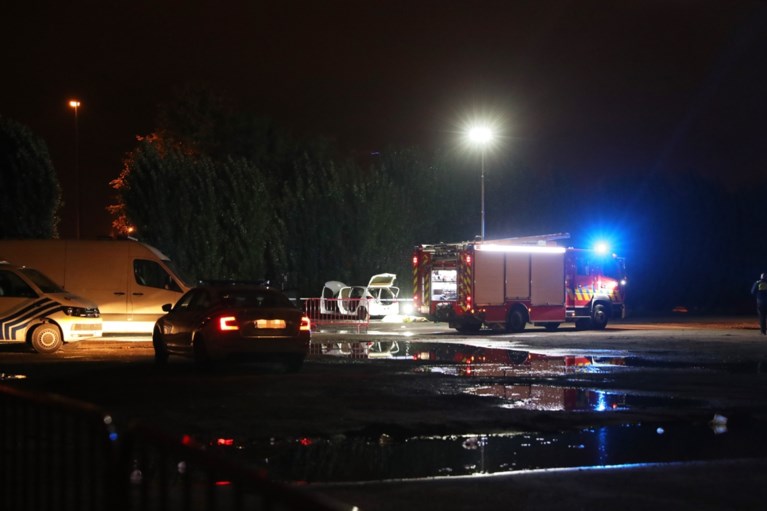Lijk gevonden in brandende auto op Eilandje: parket start moordonderzoek