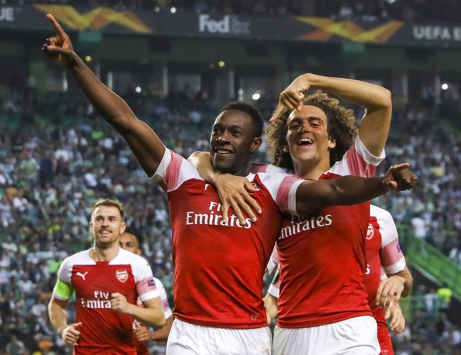 EUROPA LEAGUE. Flitsend Betis duwt Milan nog dieper de put in, Welbeck redt Arsenal tegen Sporting