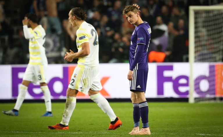 Hein Vanhaezebrouck verwacht “helse opdracht” voor Anderlecht en hekelt tegengoals: “Koel afgestraft”
