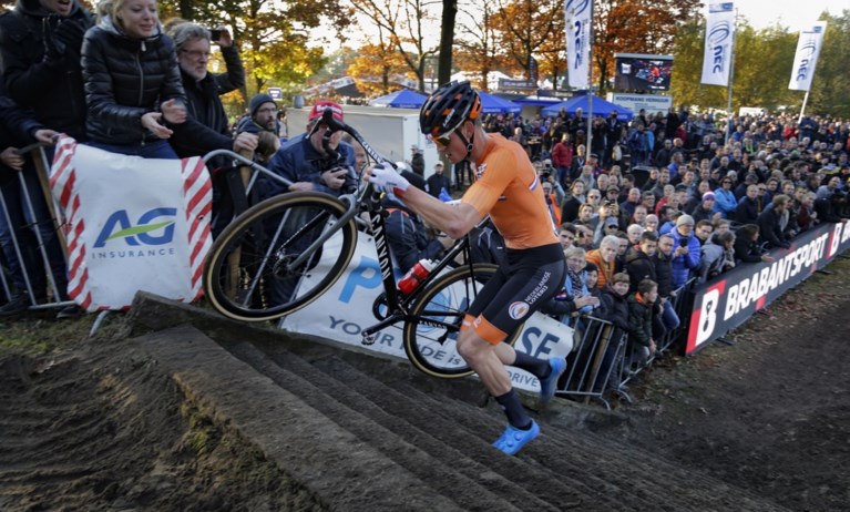 Mathieu van der Poel haalt na offday op Koppenberg alweer verschroeiend uit op EK veldrijden