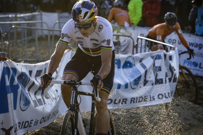 Mathieu van der Poel haalt na offday op Koppenberg alweer verschroeiend uit op EK veldrijden