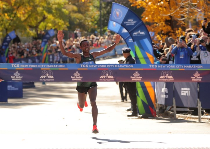 Keniaanse Keitany wint voor 4e keer marathon van New York, ook Ethiopiër Desisa mag vieren