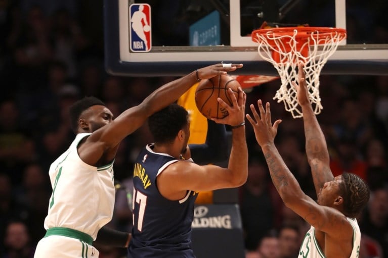 Golden State en Toronto verstevigen leidersplaats in NBA met tiende zege, Cleveland is zwakste team