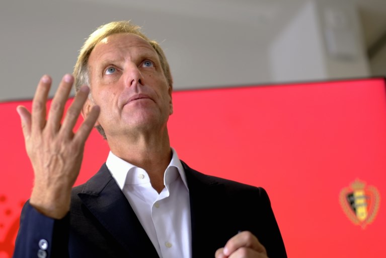 Revolutie bij de voetbalbond: bondsgebouw wordt verkocht, arbiters krijgen hulp