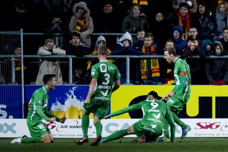 KV Mechelen moet diep gaan ondanks mannetje meer, maar wint in extremis toch van Lommel
