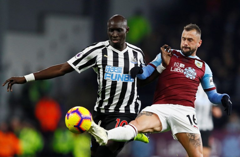 Adnan Januzaj helpt Sociedad met assist aan zege, Steven Defour onderuit met Burnley in degradatietopper