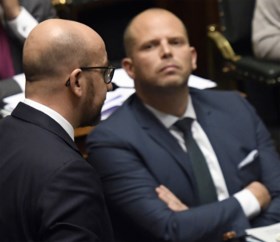 Vicepremier Peeters is het beu: “Waar zijn we toch mee bezig?”