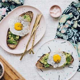 Vegan blogster deelt foto van haar toast en slaat iedereen met verstomming. Zie jij waarom?