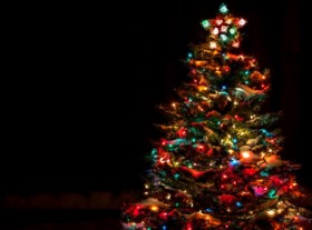 Weg met minimalisme: de kitscherige kerstboom is helemaal terug