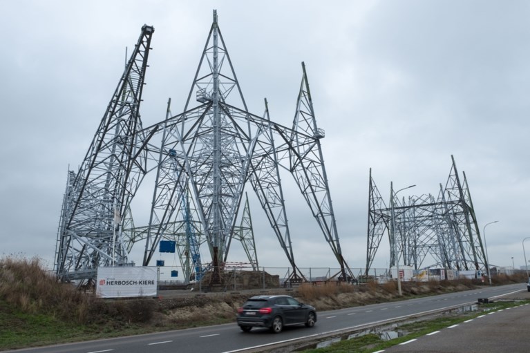 Nieuwe hoogspanningsmasten over Schelde worden grootste van de Benelux