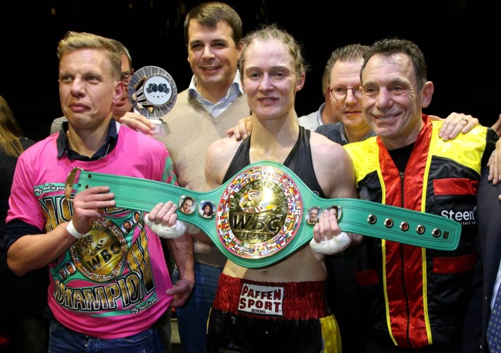 Delfine Persoon Blijft Wereldkampioene In Het Boksen Na