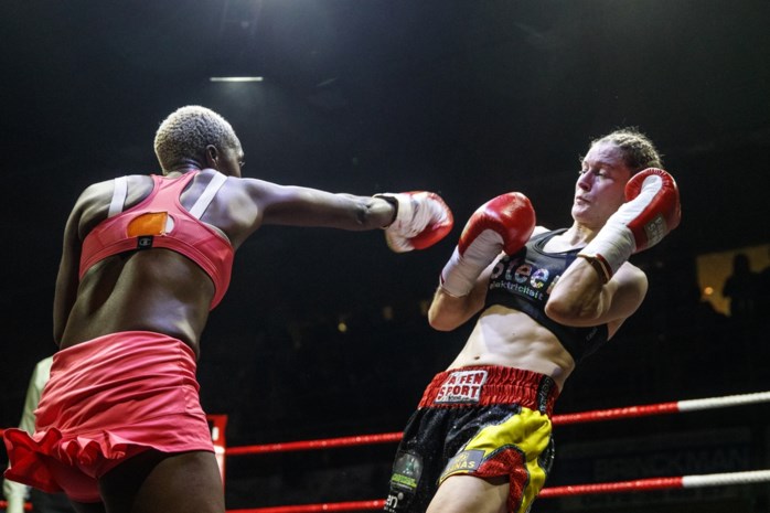 Delfine Persoon Blijft Wereldkampioene In Het Boksen Na