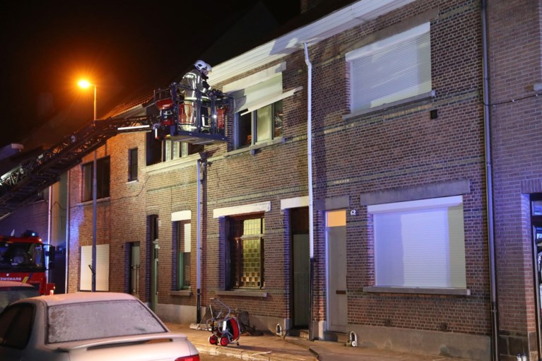 Moeder, vader en twee kinderen in levensgevaar na brand in woning