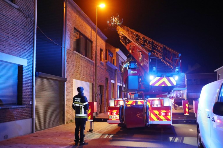 Moeder, vader en twee kinderen in levensgevaar na brand in woning