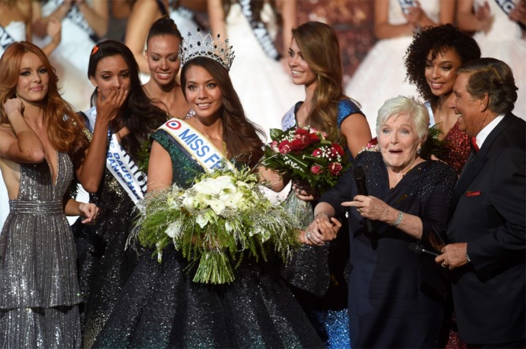 Gênant moment tijdens live-uitzending Miss France: kandidates plots naakt in beeld