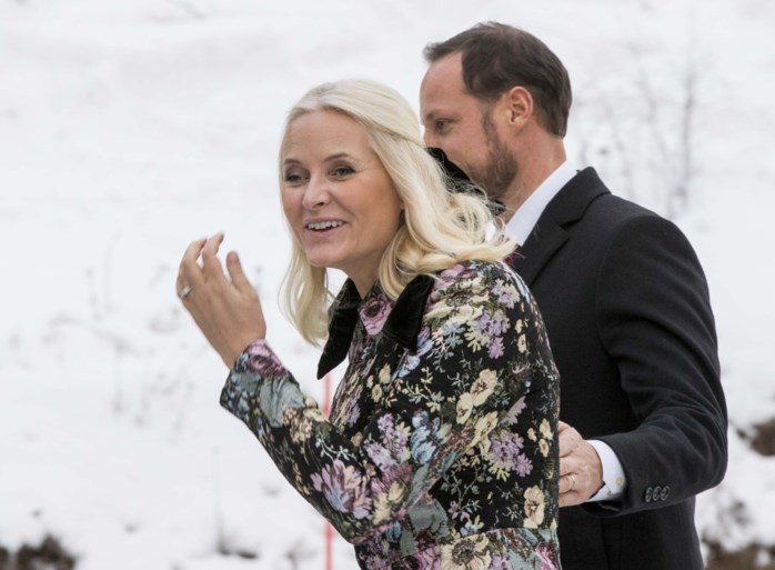 ROYALS. Deze royal kopieert straks het huwelijk van prins Harry en Meghan Markle. En de Queen toont ‘geheime’ foto