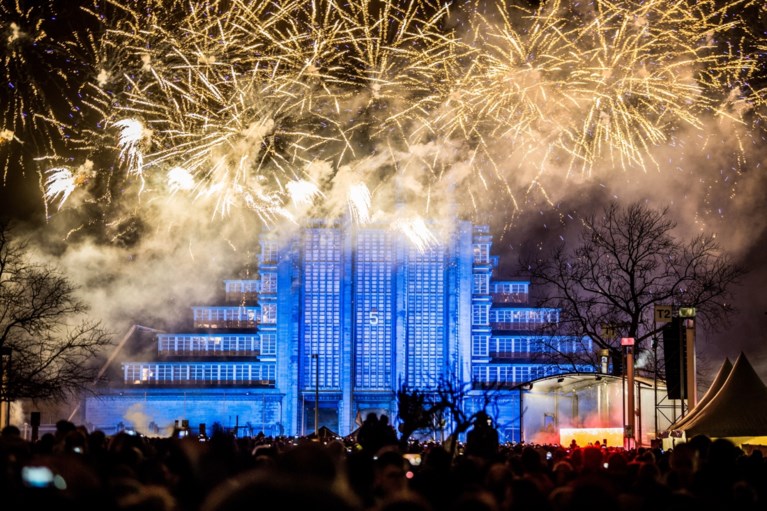 50.000 toeschouwers voor vuurwerk aan Atomium