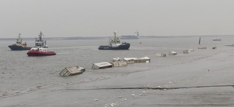 18 containers vallen in Schelde ter hoogte van Noordzeeterminal