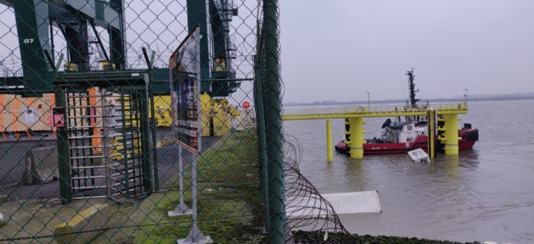 18 containers vallen in Schelde ter hoogte van Noordzeeterminal