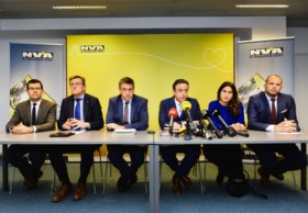 Hoe de ‘kamikazeregering’ op de valreep dan toch nog struikelde
