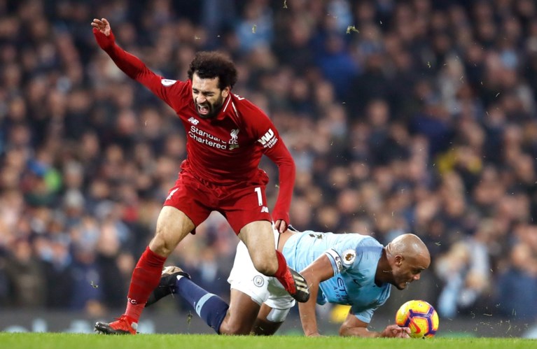 Kompany verdedigt zich tegenover kritiek na niet gegeven rode kaart: “Het was een geweldige tackle”