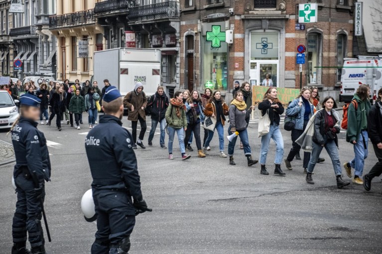Tot 3.000 betogers op eerste mars van Antwerpse klimaatmeisjes in Brussel: “En volgende week met tien keer zoveel!”