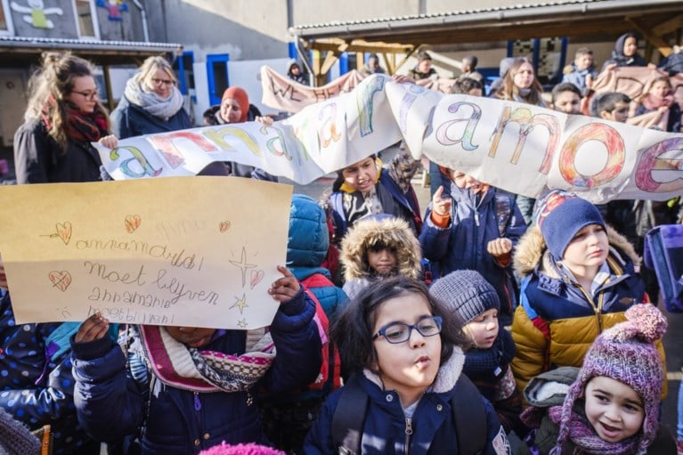 “Anna-Maria moet blijven”: kinderen zingen boos liedje voor Armeens meisje