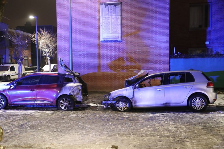 Stak ex-partner geparkeerde auto in brand in Wilrijk?