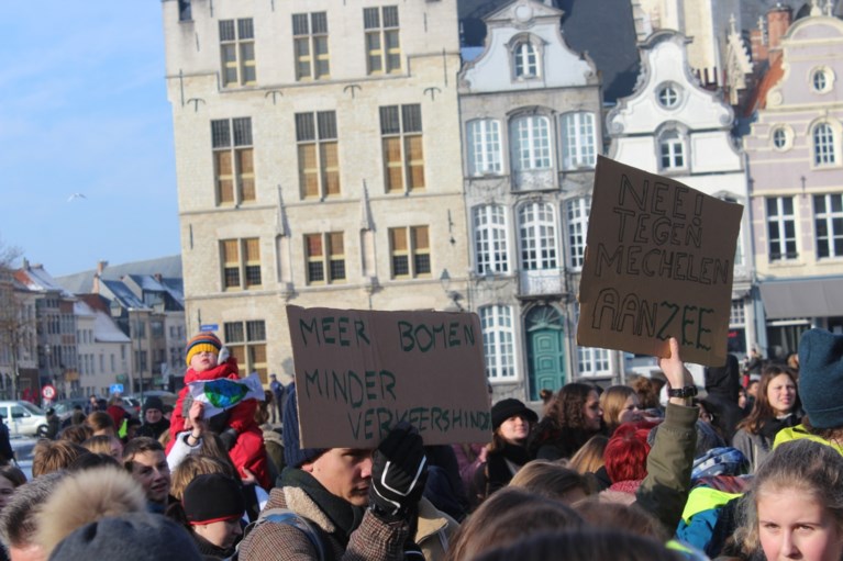 Honderden jongeren nemen het op voor de Aarde: “We willen aantonen dat het niet enkel om spijbelen gaat”