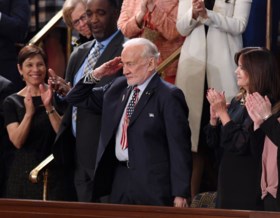 Trump roept op tot eenheid in State of the Union, “maar ik ga de muur bouwen”