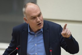Groen en Vlaams Belang vragen ontslag van minister Schauvliege: “Geen accident de parcours, dit is het parcours”