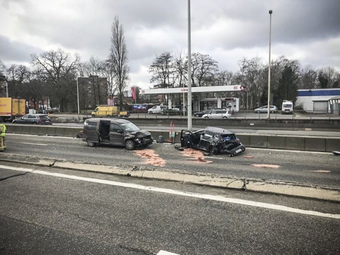 Auto gaat over de kop bij ongeval op A12