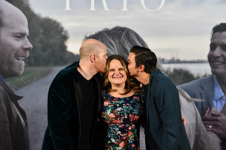 Matteo Simoni maakt brokken bij aankomst op première ‘Trio’