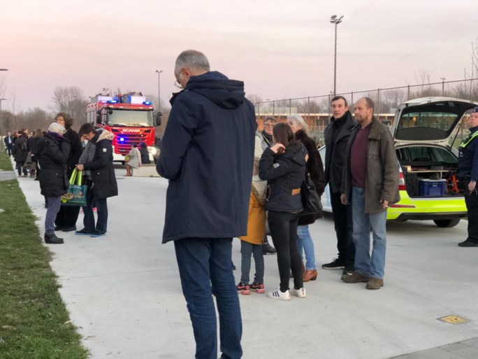 IJsbaan Ruggeveld ontruimd bij aanvang schaatsgala wegens problemen met het dak