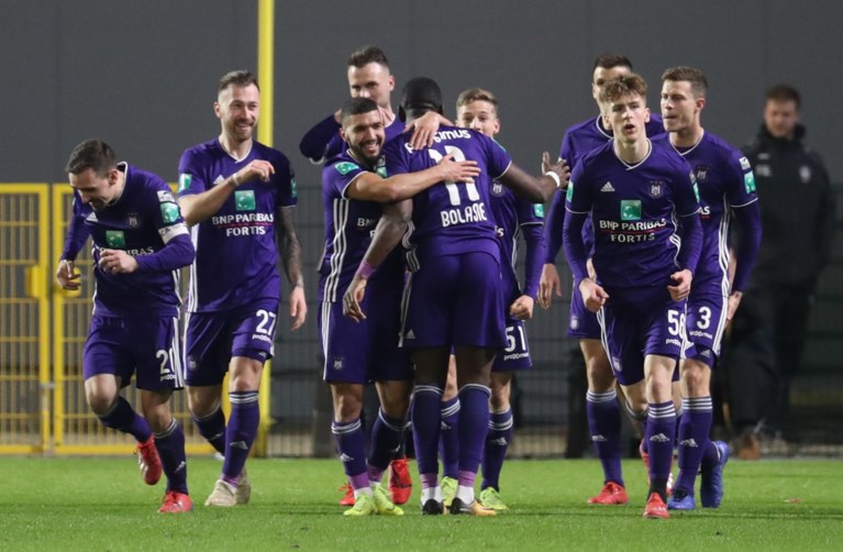 Geen penalty voor Antwerp, wel tegengoal in blessuretijd na potje knokvoetbal tegen Anderlecht