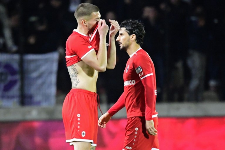 Geen penalty voor Antwerp, wel tegengoal in blessuretijd na potje knokvoetbal tegen Anderlecht