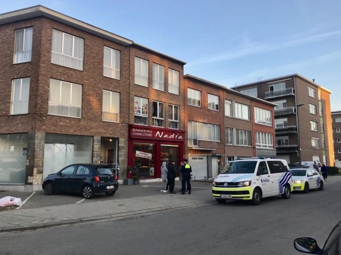 Overvaller met mes steekt zaakvoerster bakkerij in de hals