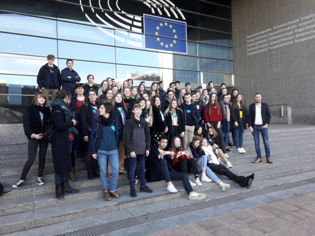 Leerlingen Maris Stella gaan debat aan in Europees Parlement