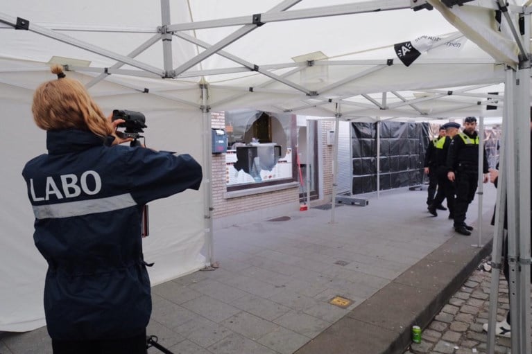 Brederodestraat afgesloten en deels ‘overkapt’ voor reconstructie dodelijke schietpartij