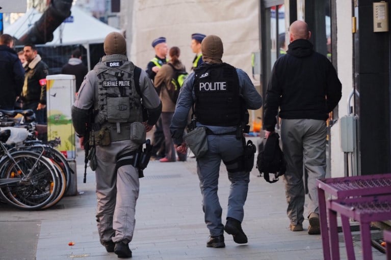 Brederodestraat afgesloten en deels ‘overkapt’ voor reconstructie dodelijke schietpartij