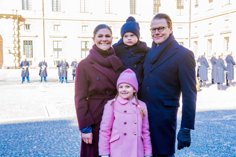 ROYALS. Meghan Markle zit met een krop in de keel. En nors prinsje steelt de show
