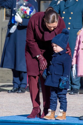 ROYALS. Meghan Markle zit met een krop in de keel. En nors prinsje steelt de show