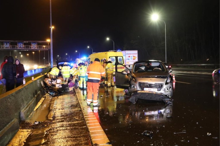Chauffeur gewond na ongeval op E19